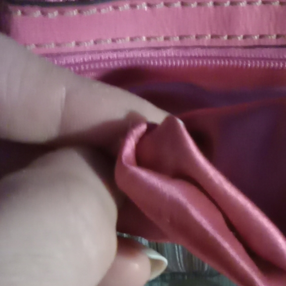 Guess purse - Picture 4 of 4